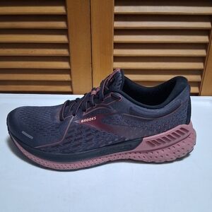 Brooks Adrenaline 21 Women's Running Shoe * Size: 10 (Medium)